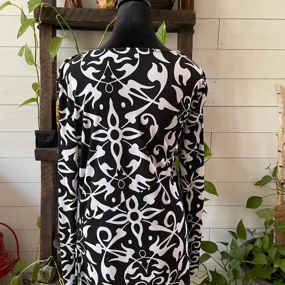 Narciso Rodriguez: Black and White Blouse - Picture 7 of 13